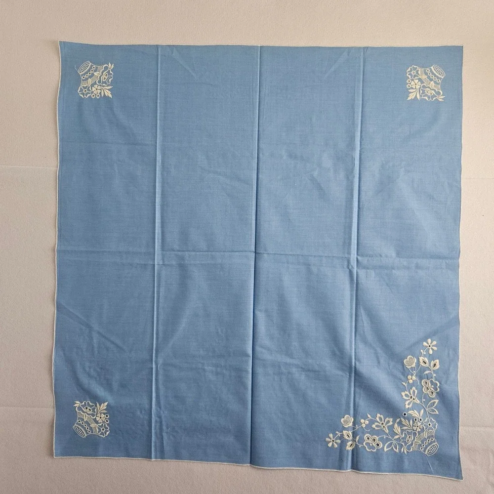 Vintage Blue Tablecloth Runner Napkin Set Floral‎ Embroidery Eyelet Lace 4pc